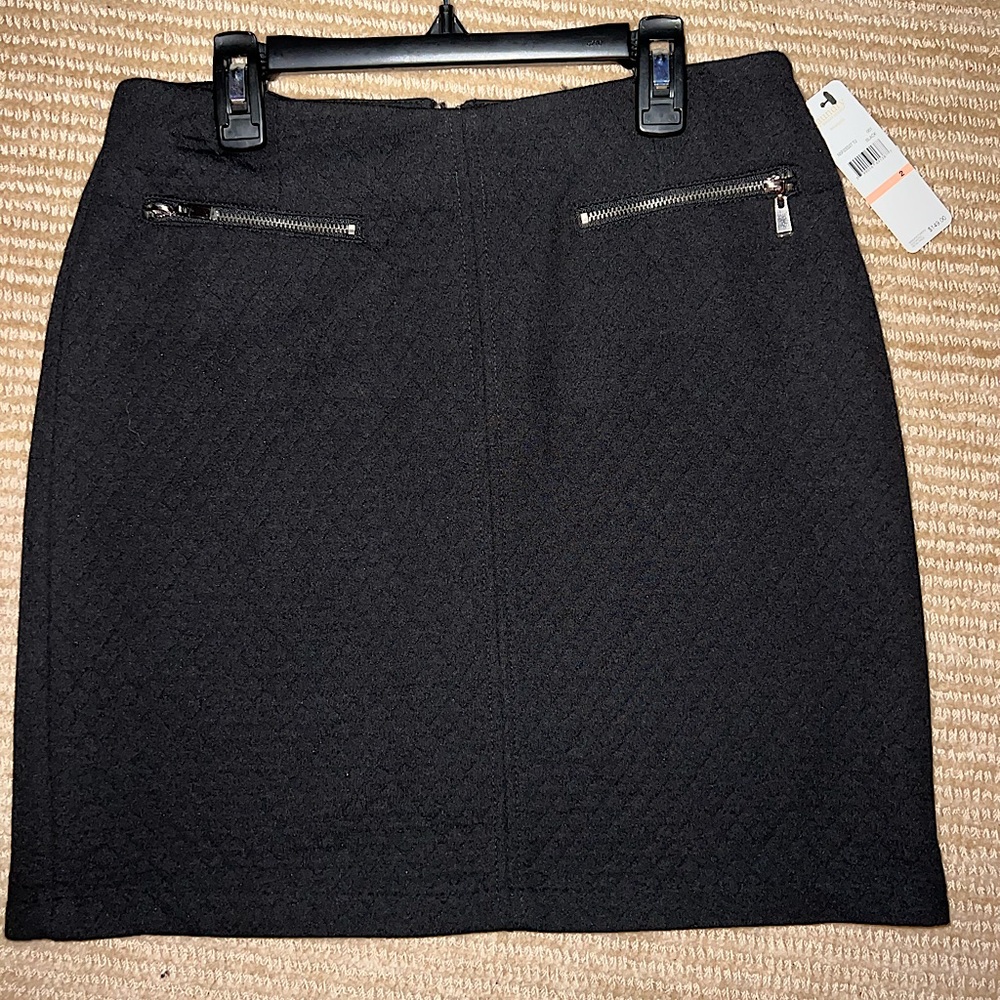 Super cute work type skirt! I’d have worn it but it’s too big on me.